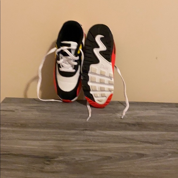 Shoes - Picture 4 of 5